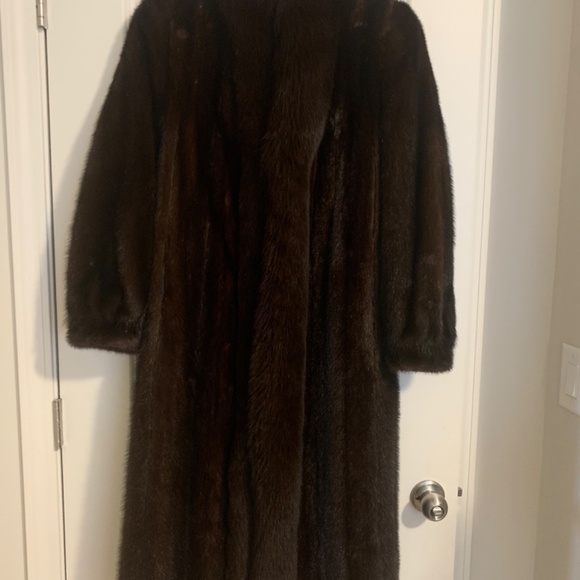 Avanti Full Length Collared  Mink Coat Like New Condition -Size Small - Picture 2 of 7